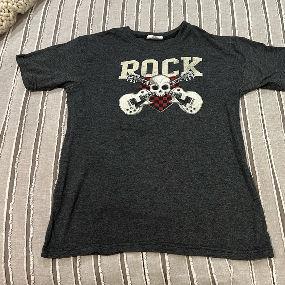 Boys SZ M (10/12) ROCK BOTTLECAPPS  short sleeve T-shirt